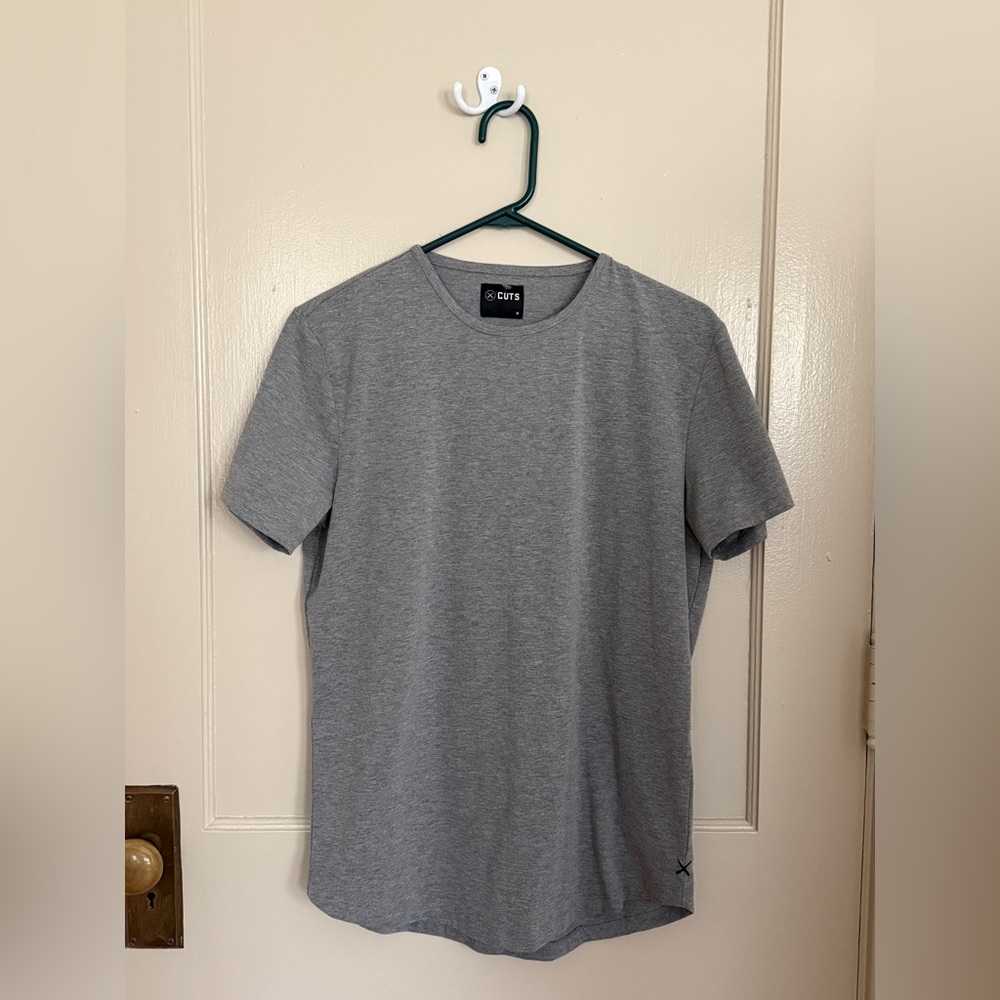 Cuts AO Curves Hem T-Shirt